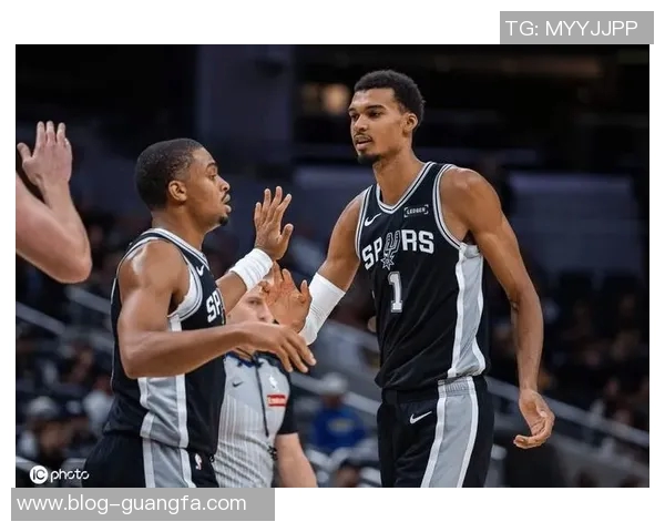 文班亚马展现全面实力半场贡献10分5板1助2断3帽引发热议 文班亚马展现全面实力半场贡献10分5板1助2断3帽引发热议